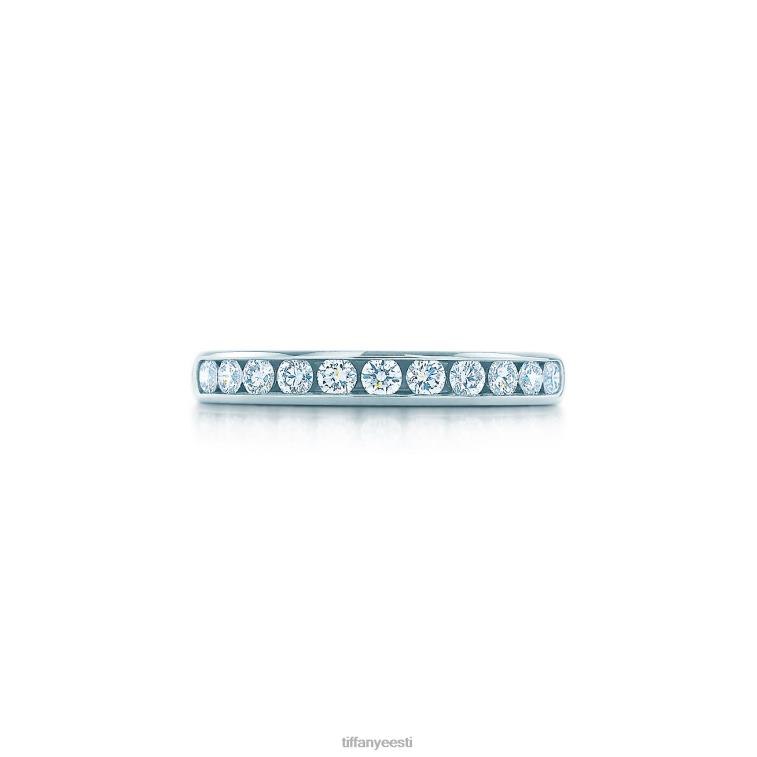 plaatinast koos teemantide poolringiga