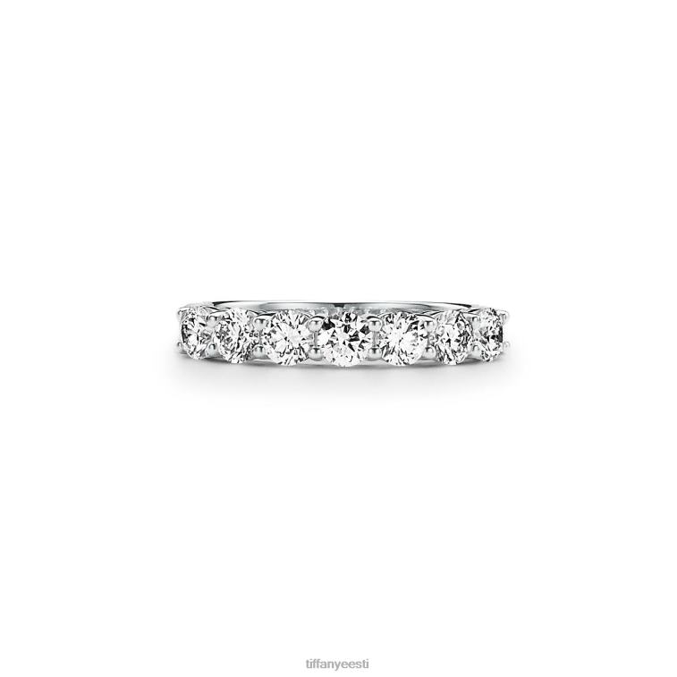 plaatinast koos teemantide poolringiga