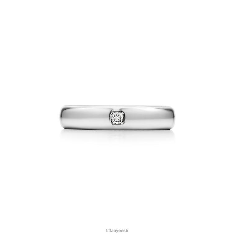 plaatinast koos teemandiga